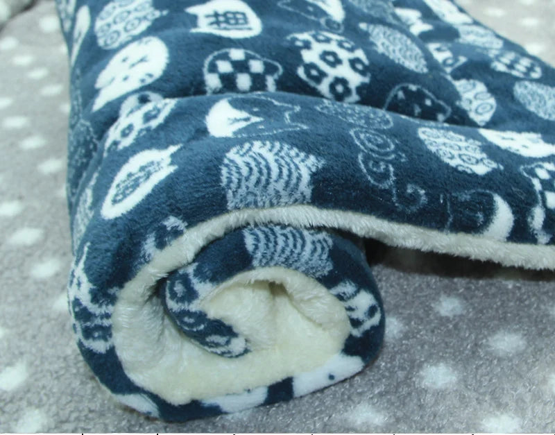 Thicken Flannel Mat Pet Cat Beds Mats Dog Bed Sleeping Mat Soft Warm Blanket Puppy Kitten Beds Pet Rug Mat for Small Medium Dogd